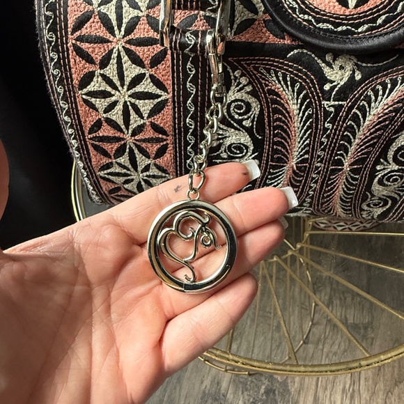 Barrel Banda Bag - Picture 7 of 8